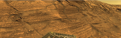 Usazené vrstvy na skalní stěně kráteru Endurance