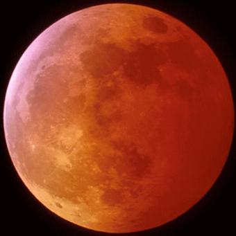 Měsíc při úplném zatmění Měsíc při úplném zatmění
